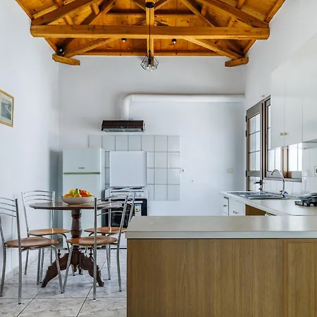 Pavlos Traditional House *